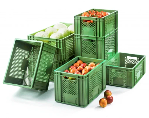 KI generiert: Grüne Kisten mit Tomaten, Äpfeln und Kohl.